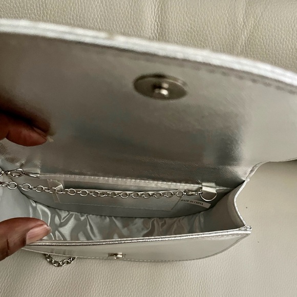 Silver rhinestone evening bag with top handle, chain strap included - Picture 3 of 3